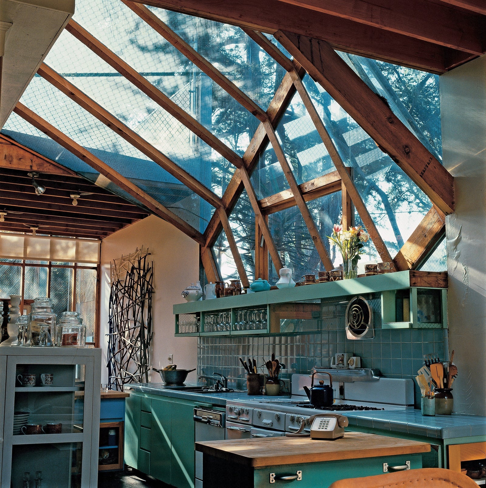 「リビング・モダニティ 住まいの実験 1920s–1970s」