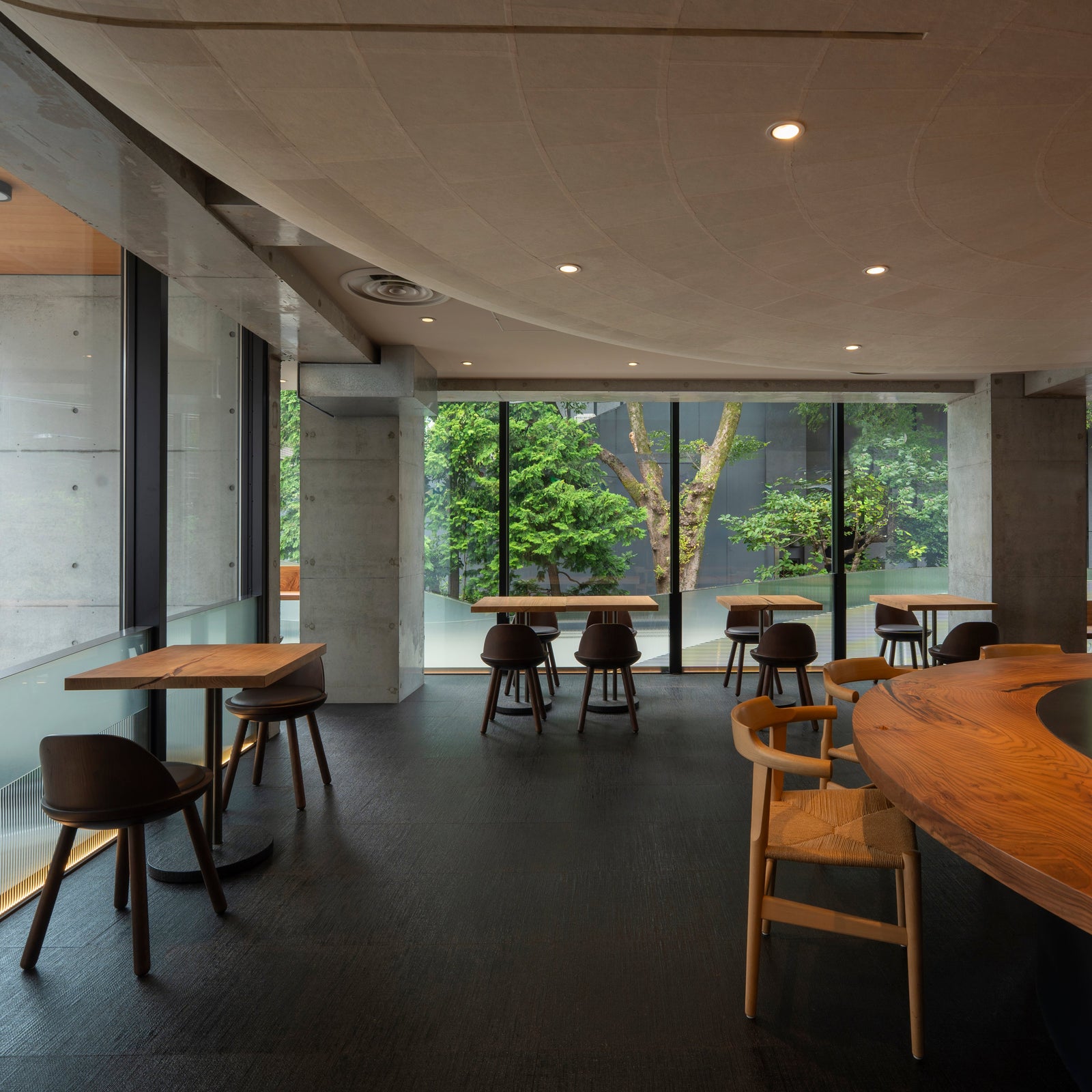 静謐なお茶時間を青山で―「一保堂」の路面店がオープン!