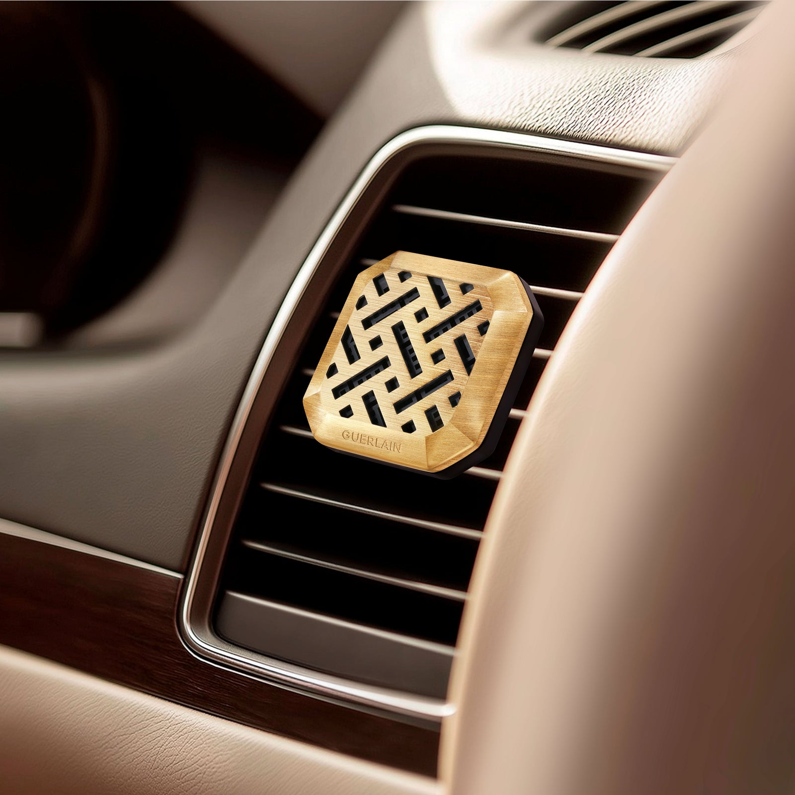 「ゲラン」の新カーディフューザーで大人ドライブを満喫