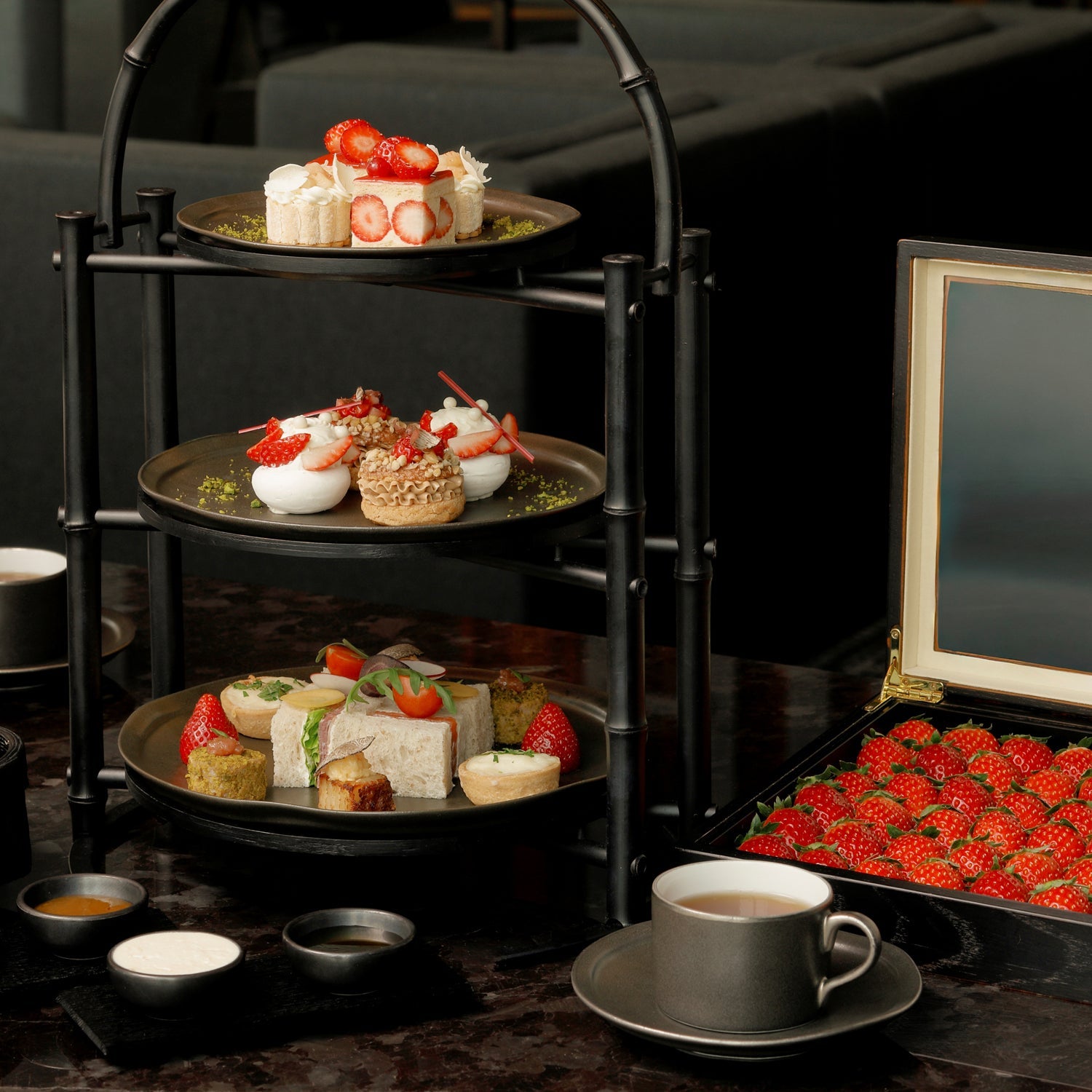 アマン東京で、心ときめく苺時間