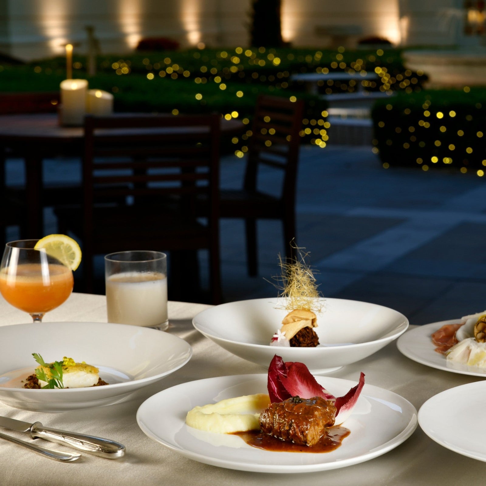 ホテルニューグランドでパティオを眺めながら贅沢ディナーを