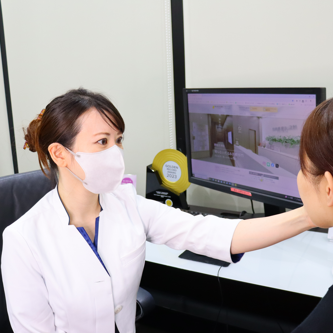 SENLY連載『美神ドクター12人に聞く！イマドキ美容通信』切らないたるみ治療が人気のクリニック