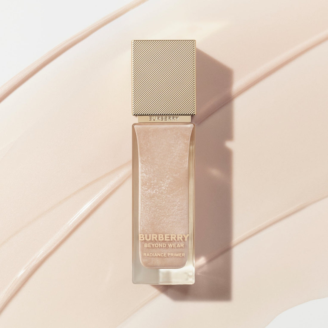 バーバリー ビューティの新プライマーで くすみのない明るい肌印象へ