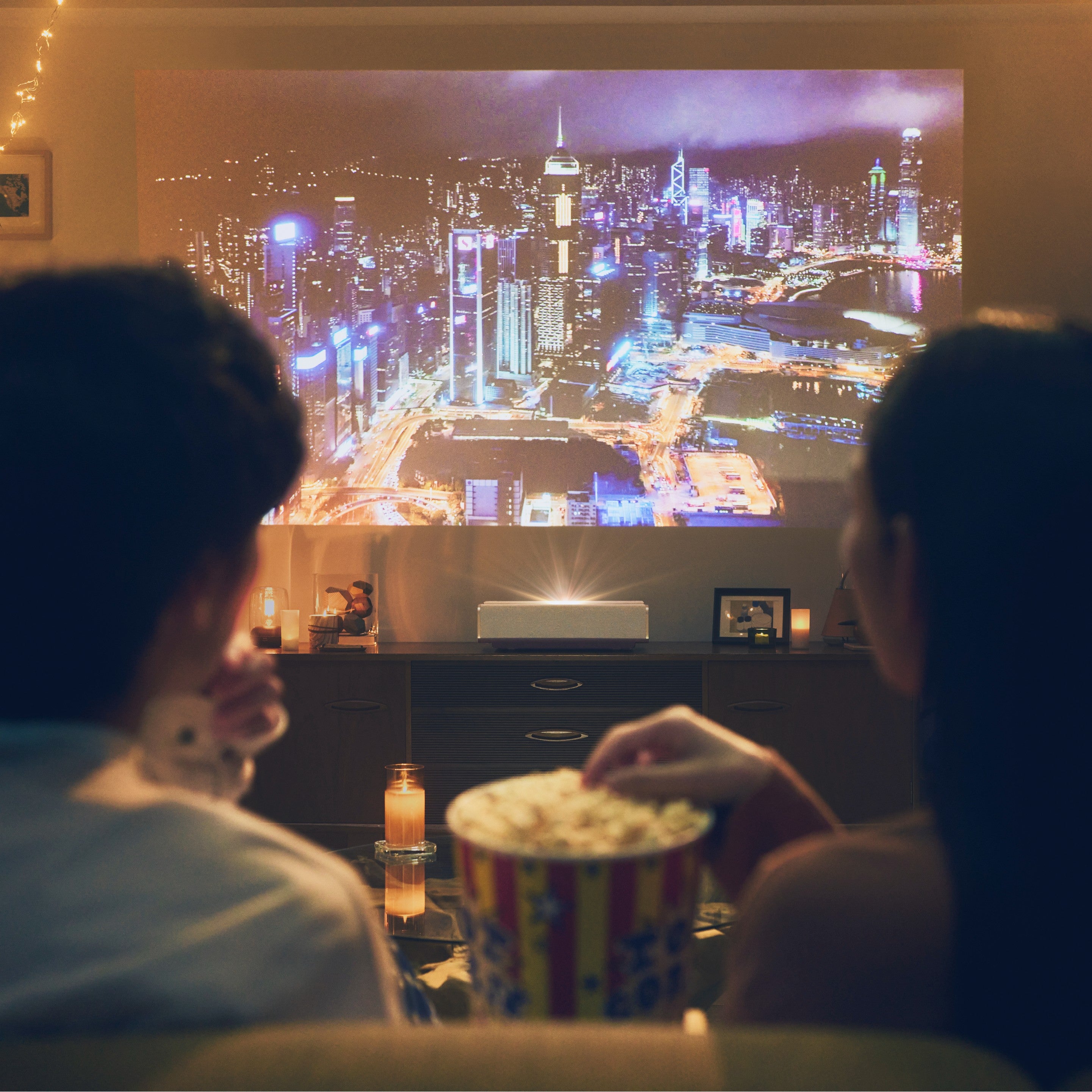 プロジェクター オシャレ 自宅をミニシアターに変えられる 高機能×スタイリッシュな