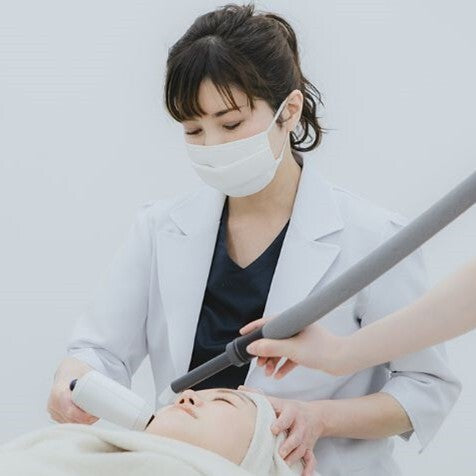 京都すなおクリニックの最新治療機器ソフウェーブでたるんだ肌に喝を！