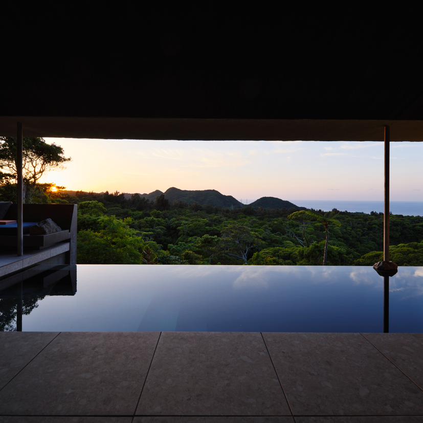 冬でも快適な沖縄の完全貸切ラグジュアリーヴィラ「AO NAKIJIN」