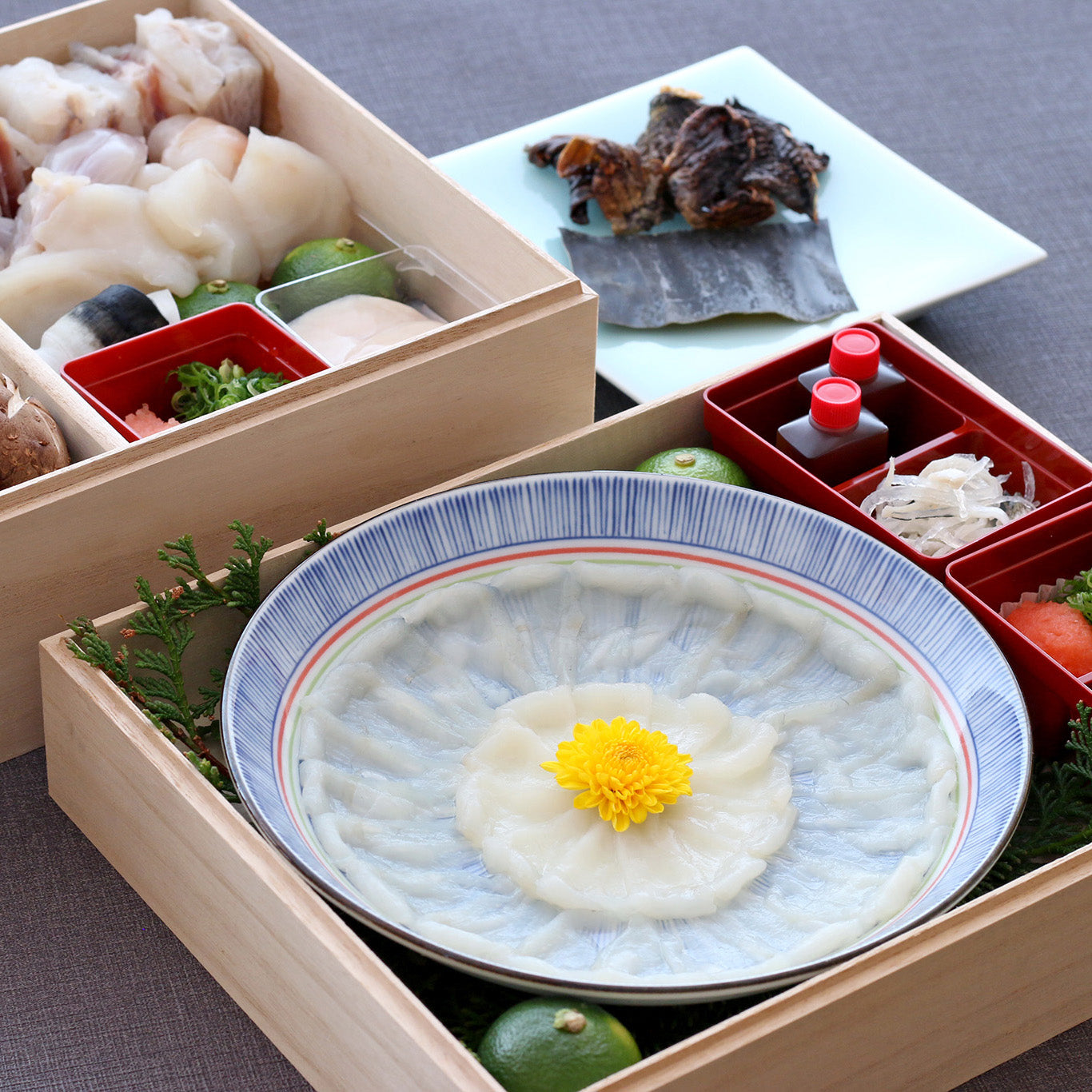 明治32年創業の元祖。 きな粉をまぶした「赤坂もち」｜SENLY